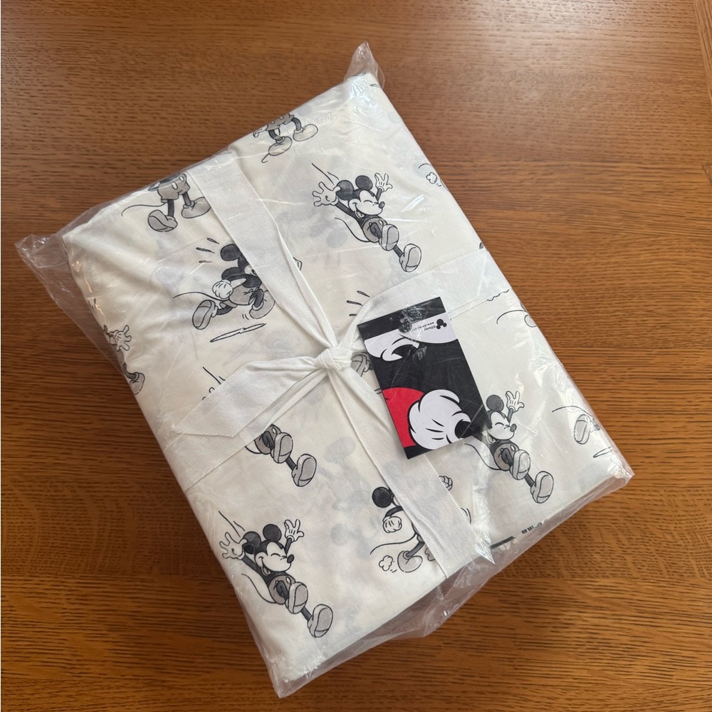 Pottery Barn X Disney Mickey Mouse Bedding Set - California King